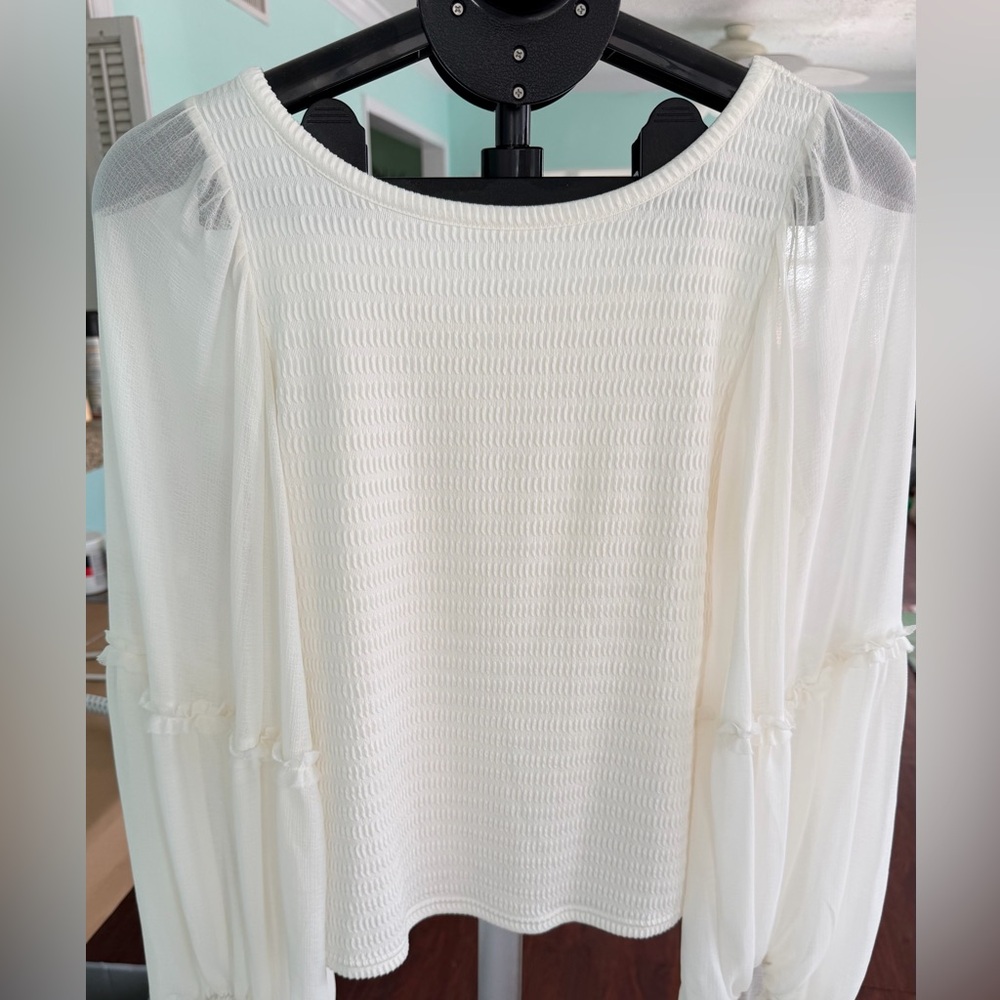 NWT by Anthropology Women’s Elegant White Women's Top size Medium lightweight